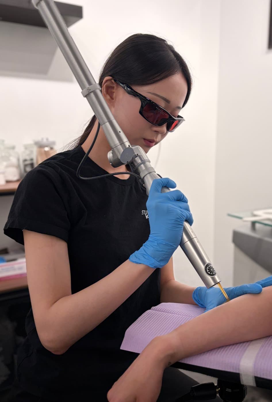 Ailie Park performing PicoWay laser tattoo removal at Studio Kiku