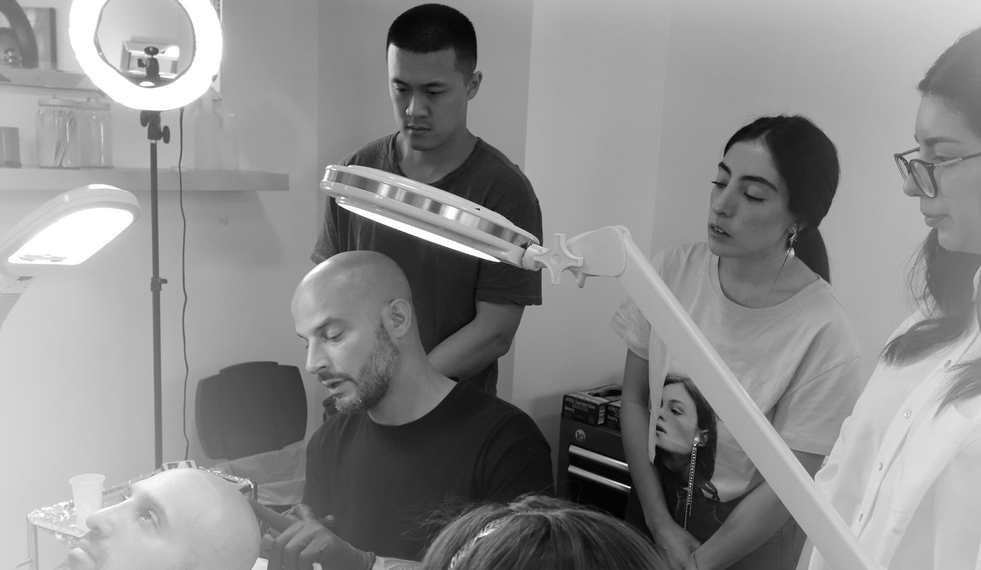 Billy DeCola working on a live model while a class of SMP students watches at Studio Kiku