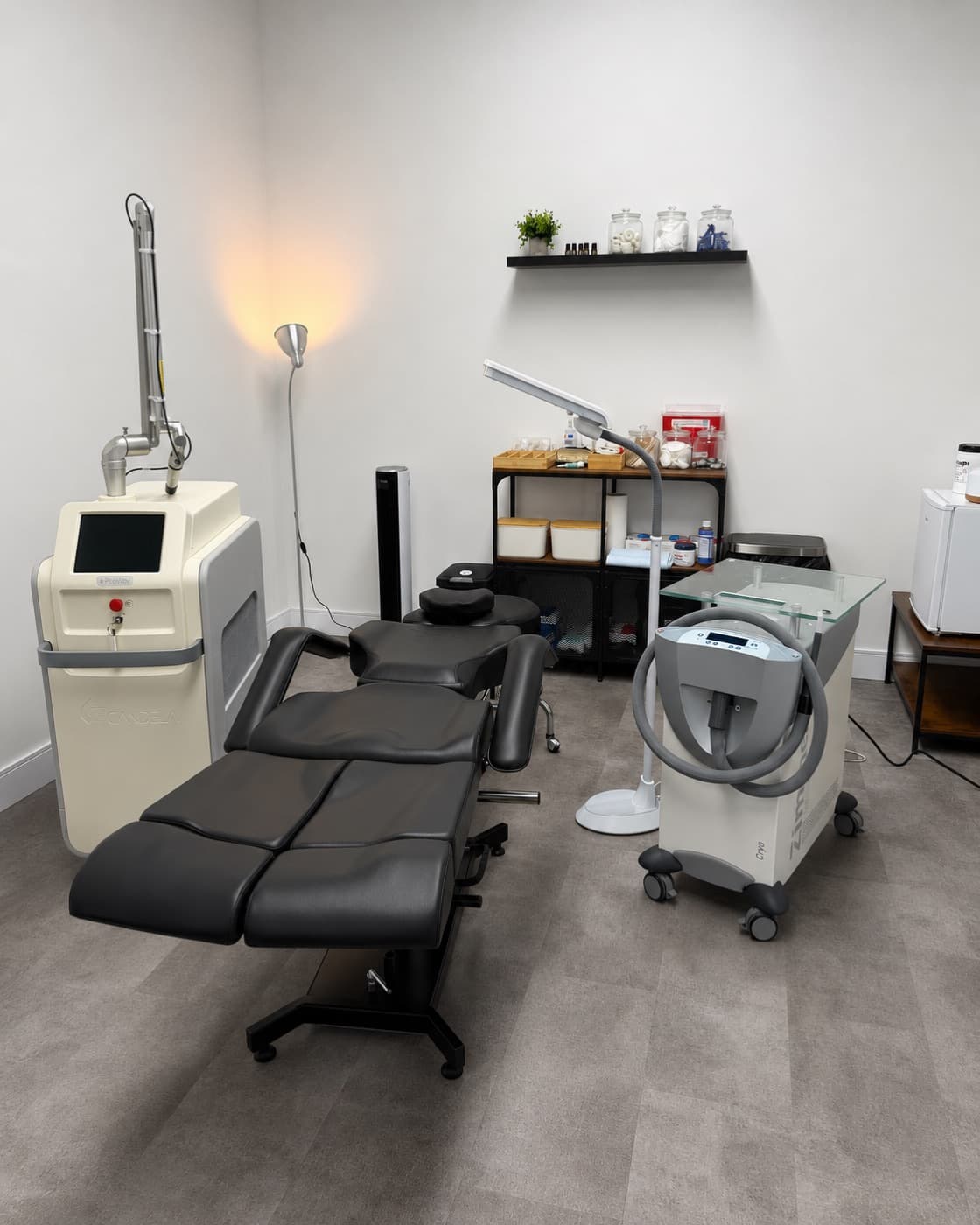 Laser tattoo removal treatment room at Studio Kiku Vaughan with the PicoWay by Candela